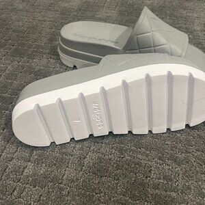 JSlides light gray slide sandal